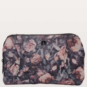 Lululemon Out Of Range Kit *4L
Frosted Rose Multi